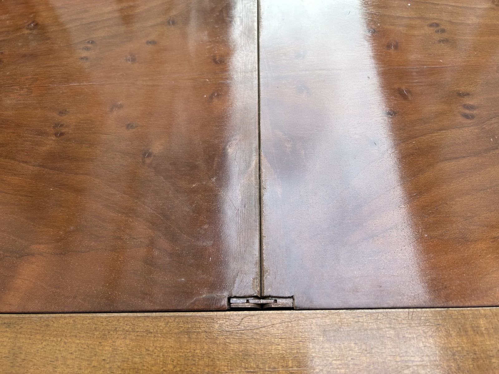 artdeco tisch antik ausziehbar nuss art deco Speisetisch massivholz antiquität brutalistisch