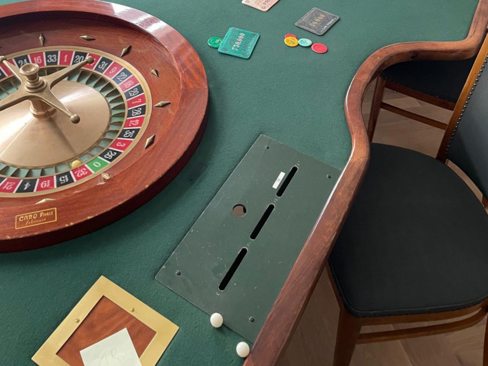 Roulette-Tisch Casino Roulette-Rad Caro Paris Spieltisch antik Casino Roulette Kessel Caro Paris