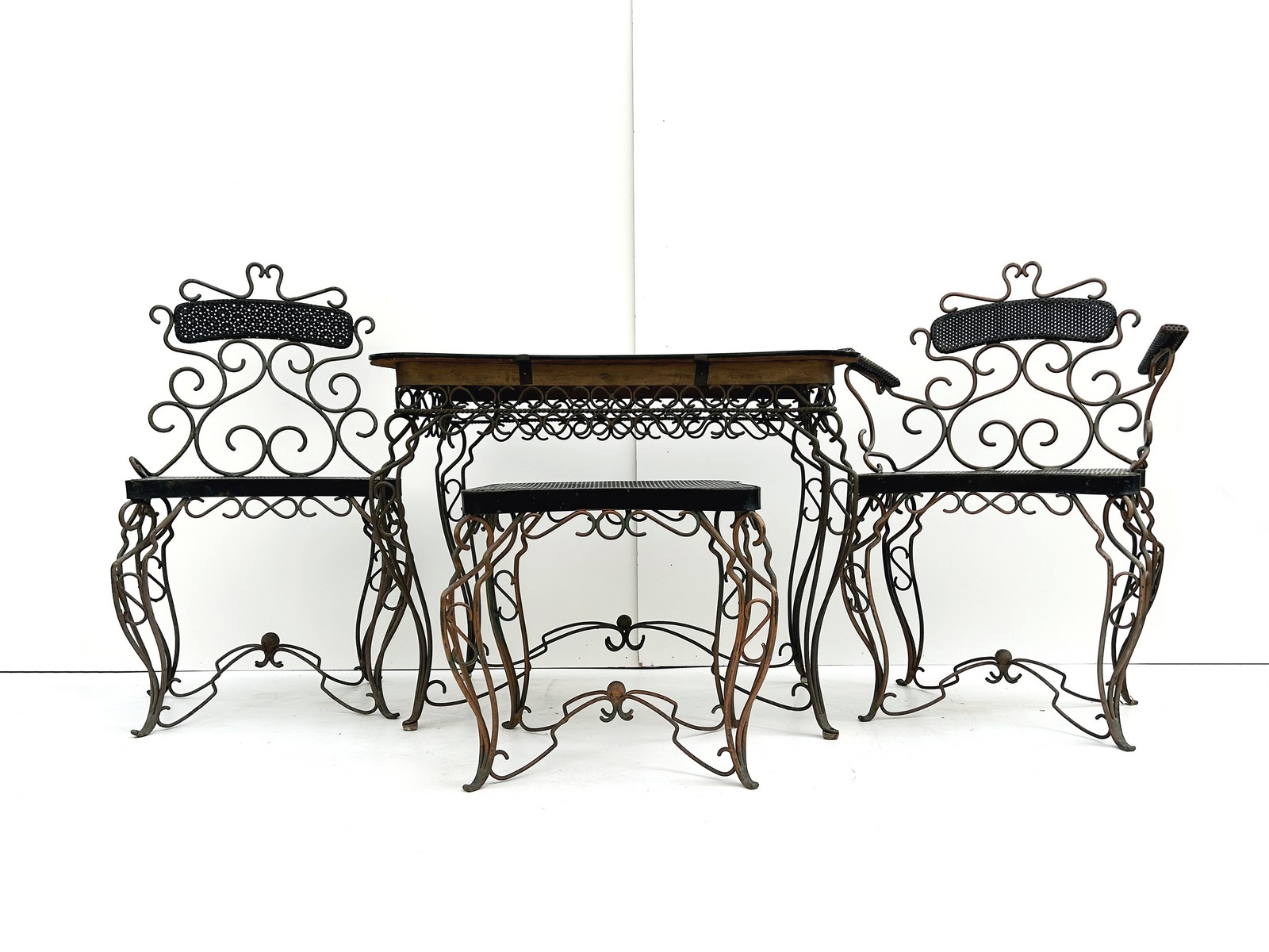 Französische Gartengarnitur Schmiedeeisen 1950s 4-teilig Vintage Französische Gartengarnitur