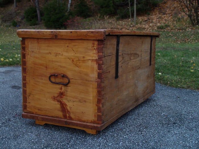 Truhe antik groß