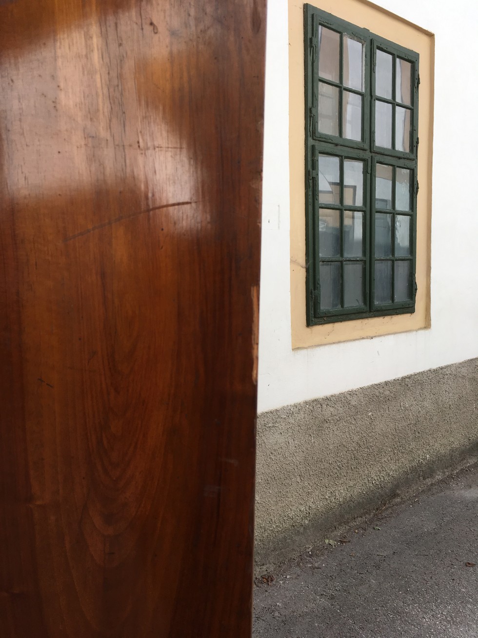 Dielenschrank antik Nussholz Intarsien