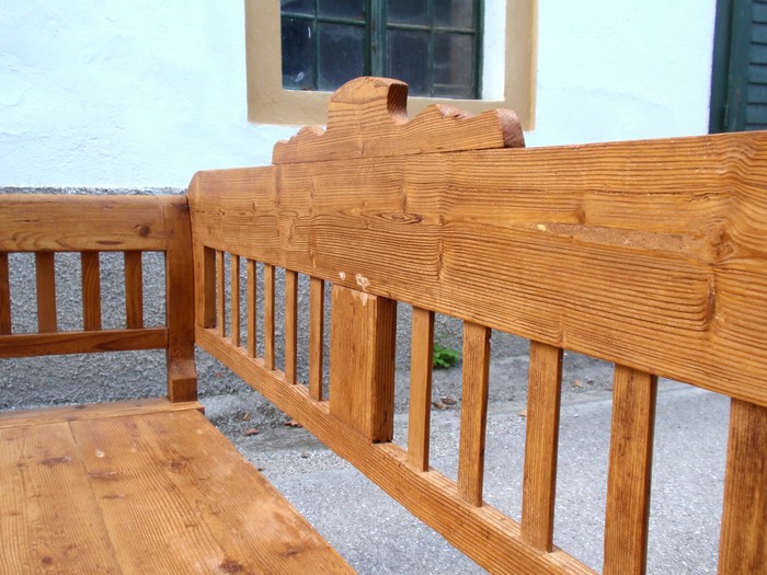 Sitzbank mit Truhe antik