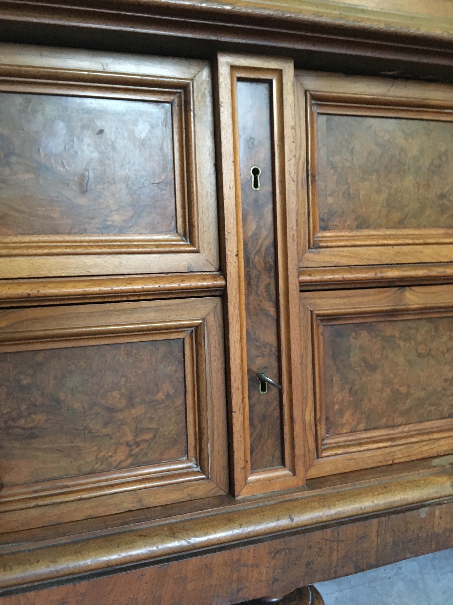 antiker Bücherschrank Vitrine Küchenschrank Nuss Historismus Nussfurnier