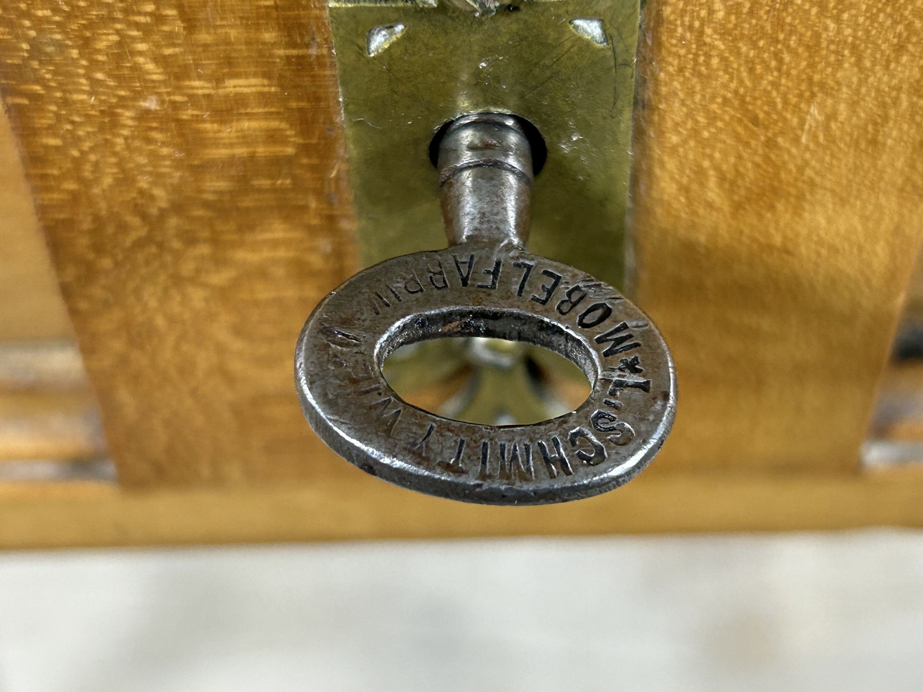 Schlüssel Prägung k.u.k. Möbelfabrik Ludwig Schmitt Wien