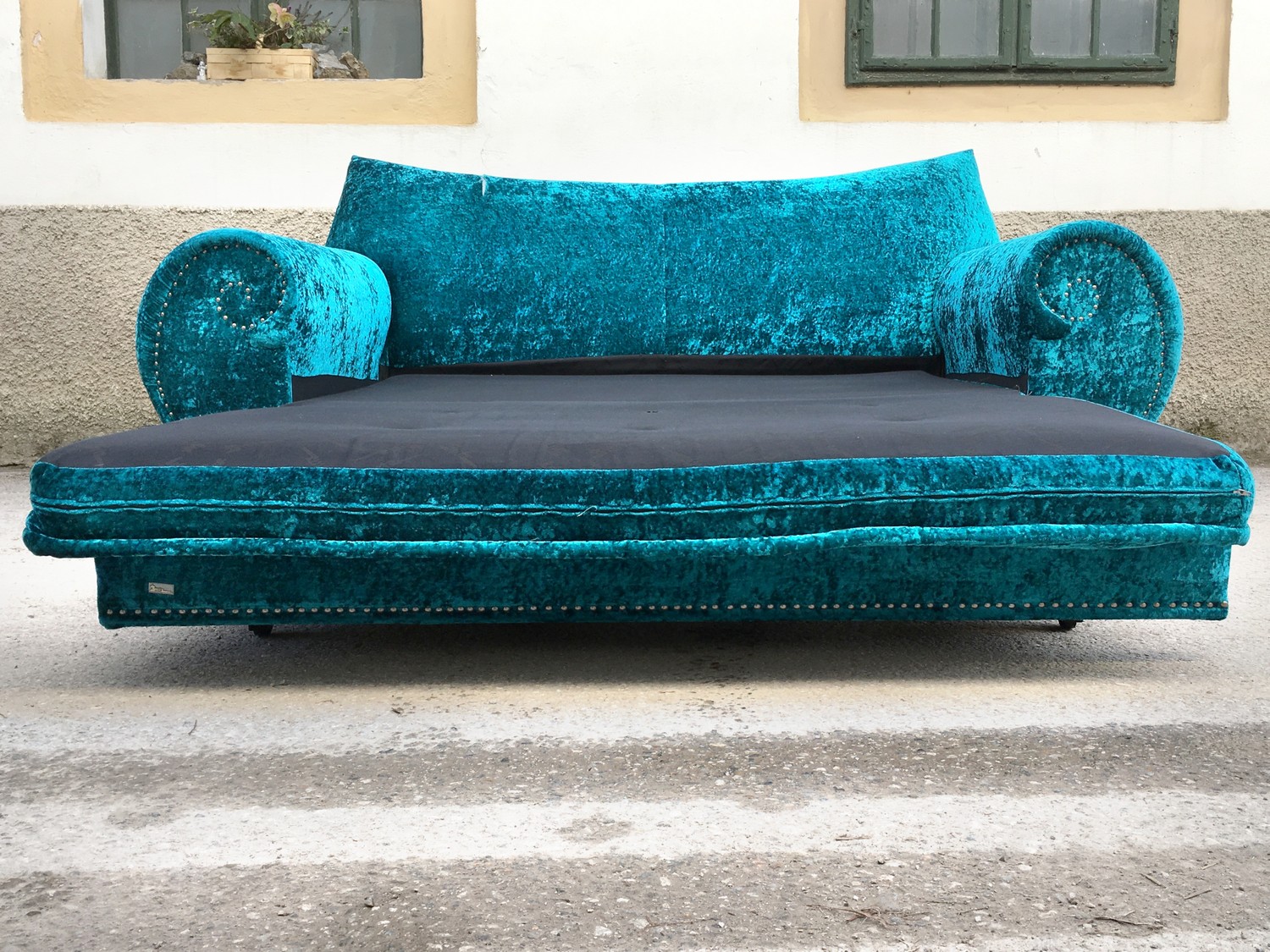 Bretz Sofa Gaudi ausziehbares Bettsofa Schlafsofa Schimmersamt türkis blau silber Designermöbel