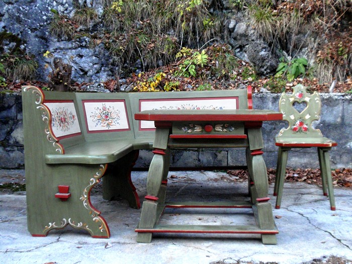 Bauernsitzecke bemalt