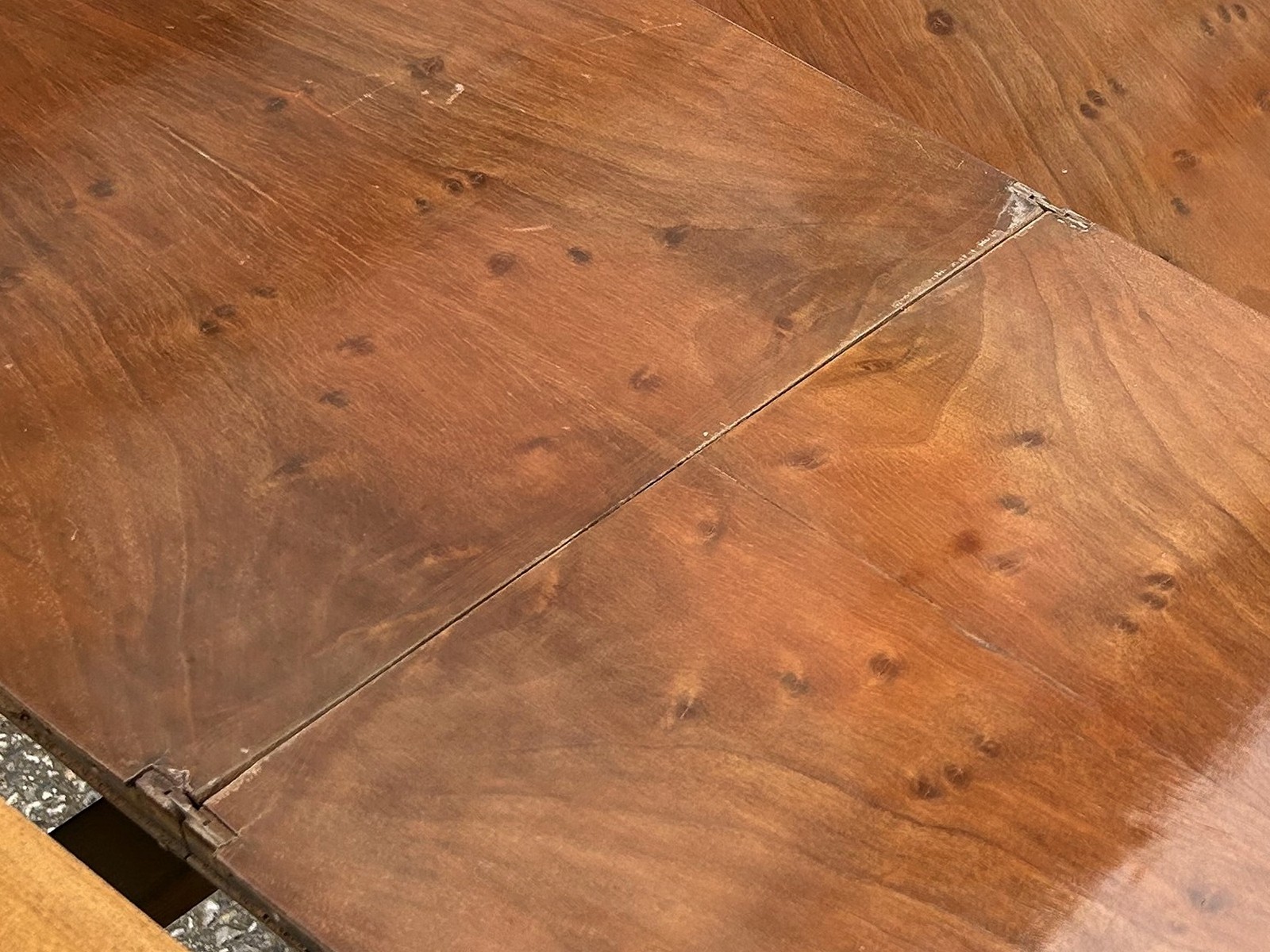 artdeco tisch antik ausziehbar nuss art deco Speisetisch massivholz antiquität brutalistisch Refugiumstisch