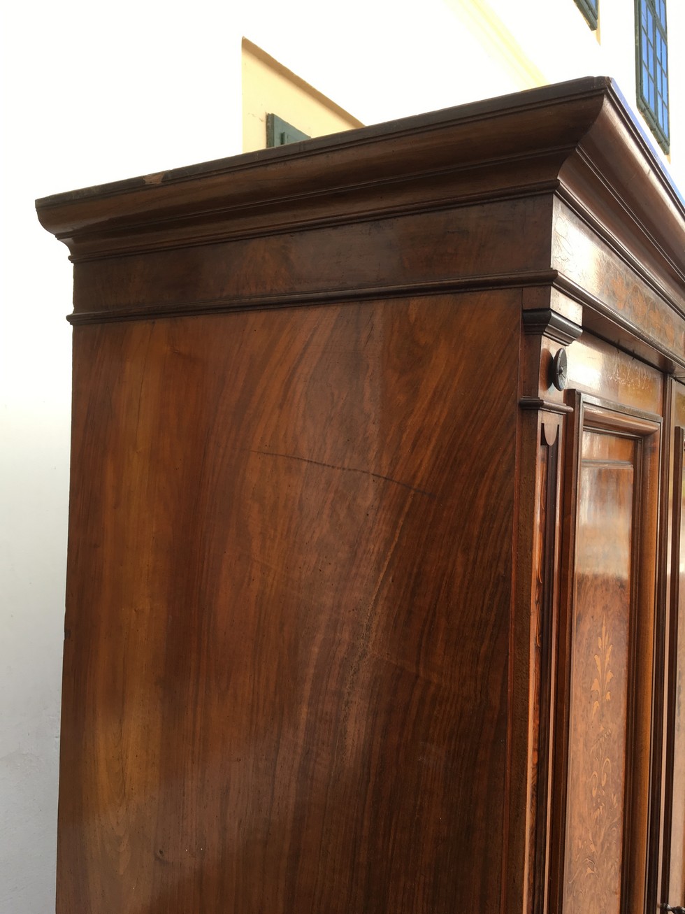 Schrank Garderobe antik Nussholz Intarsien