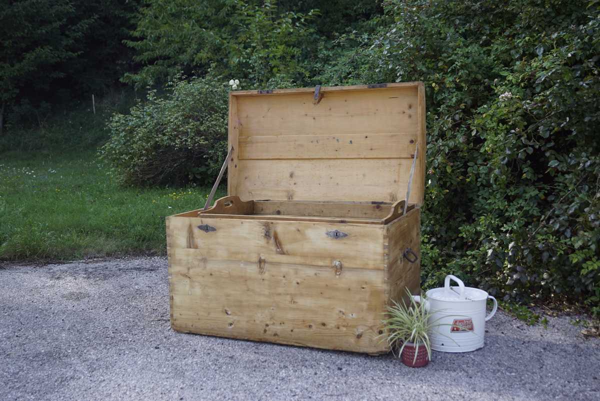 Truhe Weichholz alt