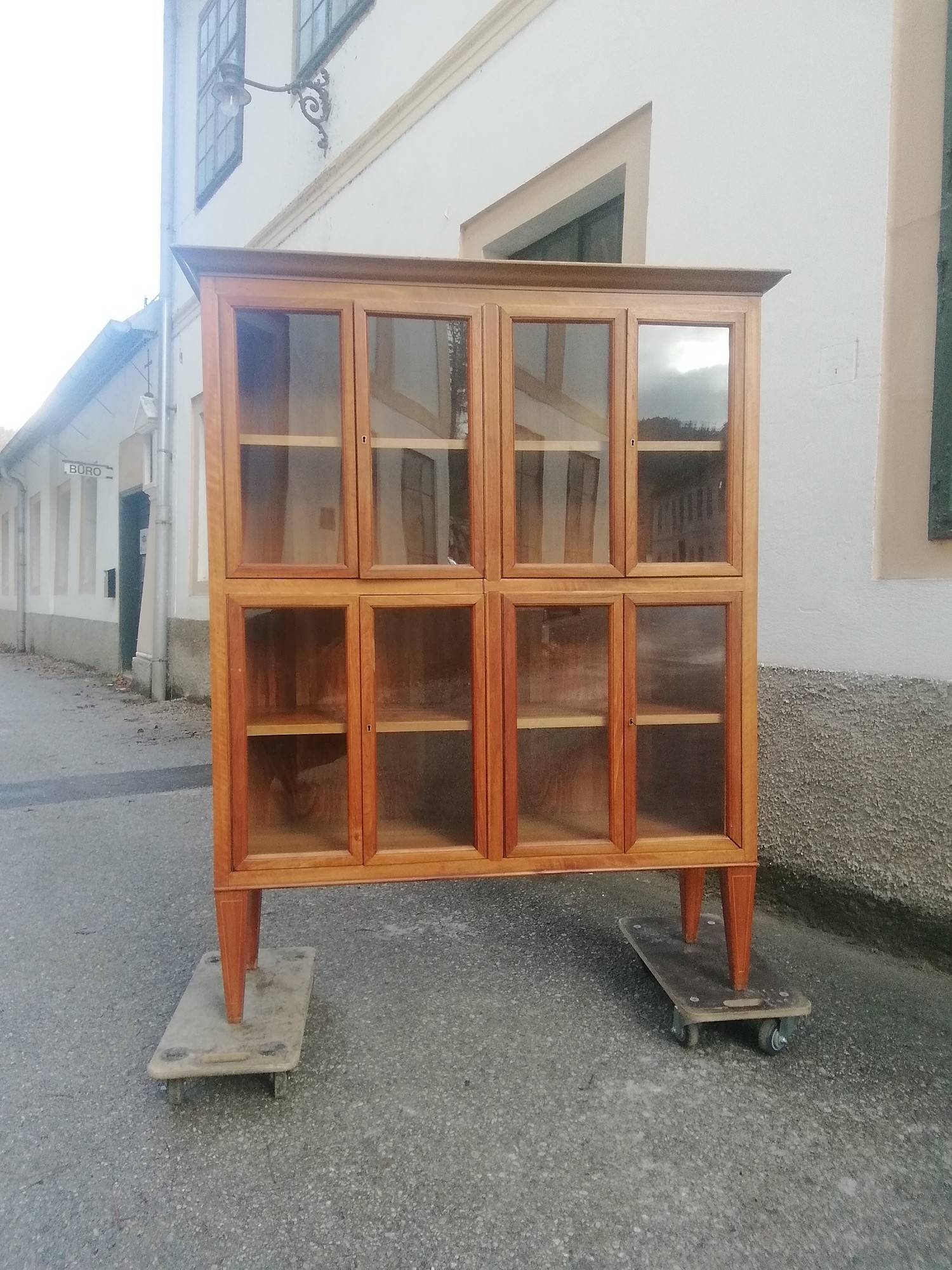 Vitrine hochwertiger Schrank schlichte Fertigung Bücherschrank Geschirrschrank Geschirrvitrine Skandi Danish Design Möbel