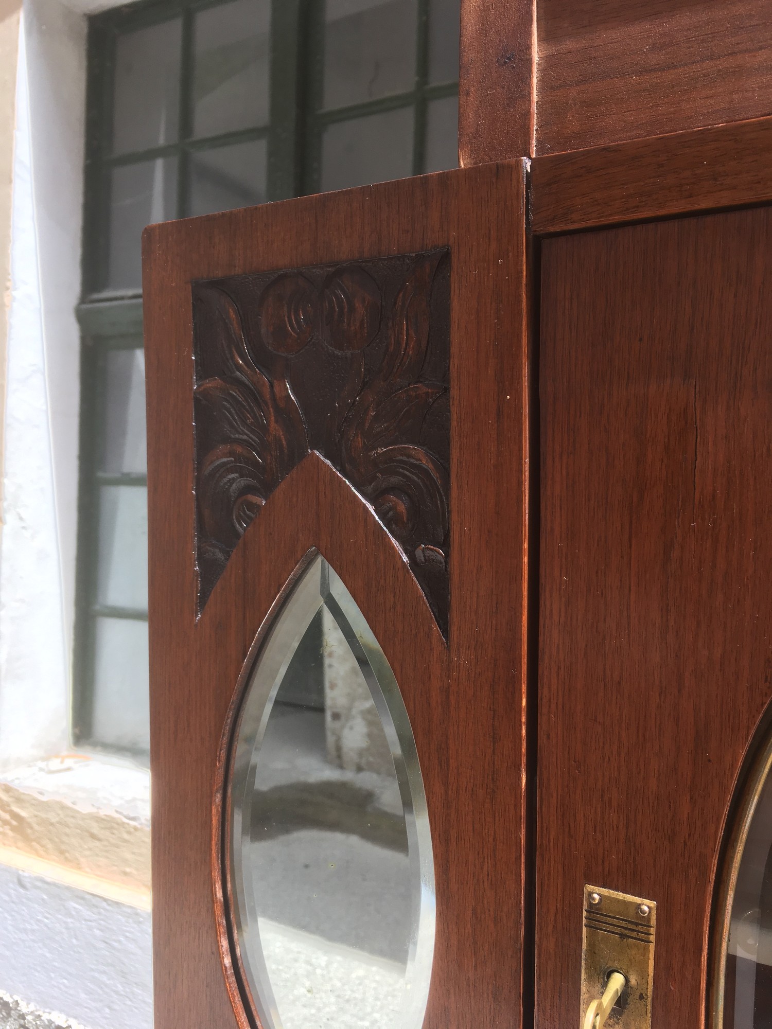 Buffet Jugendstil Schrank ArtNouveau secessionistisch Kredenz Vitrine antik Kirschen beschnitztJugendstil