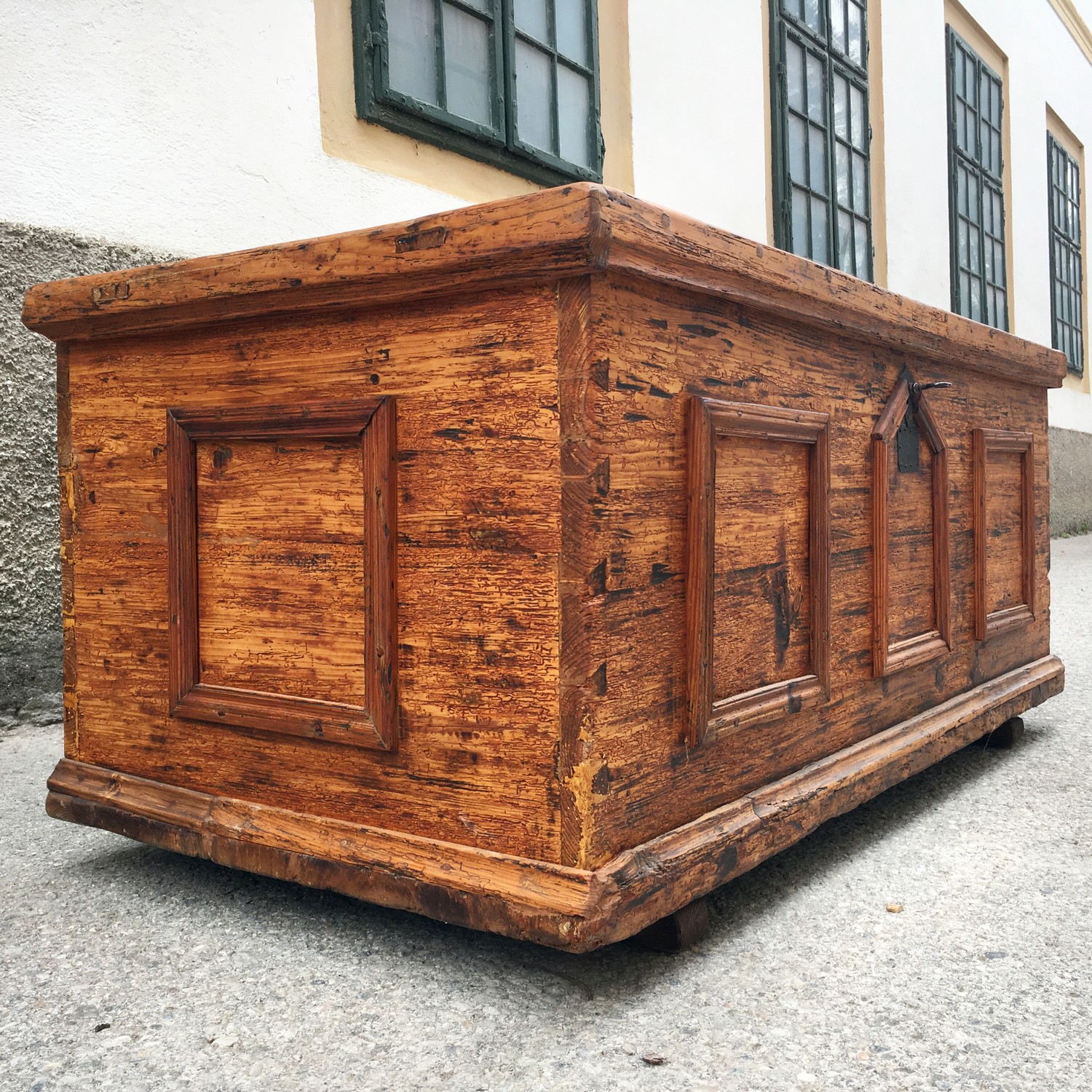 Herrschaftliche Truhe groß Weichholz 18. Jahrhundert restauriert antik