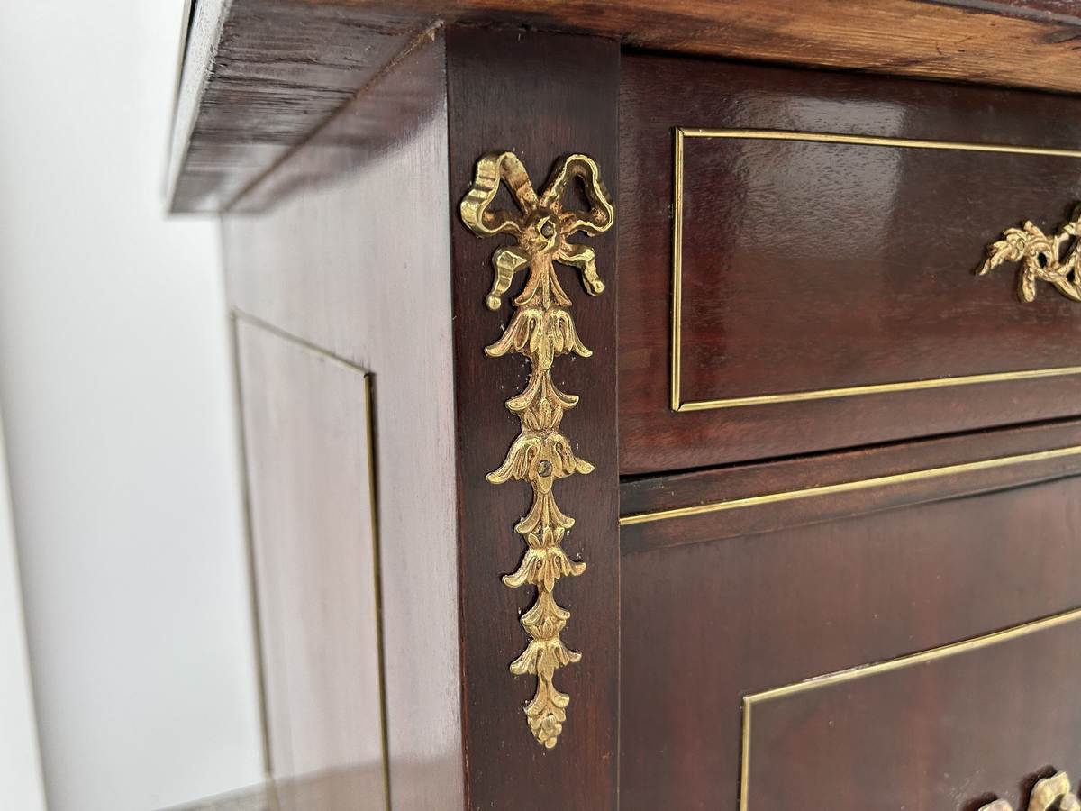 repräsentativer Schreibtisch