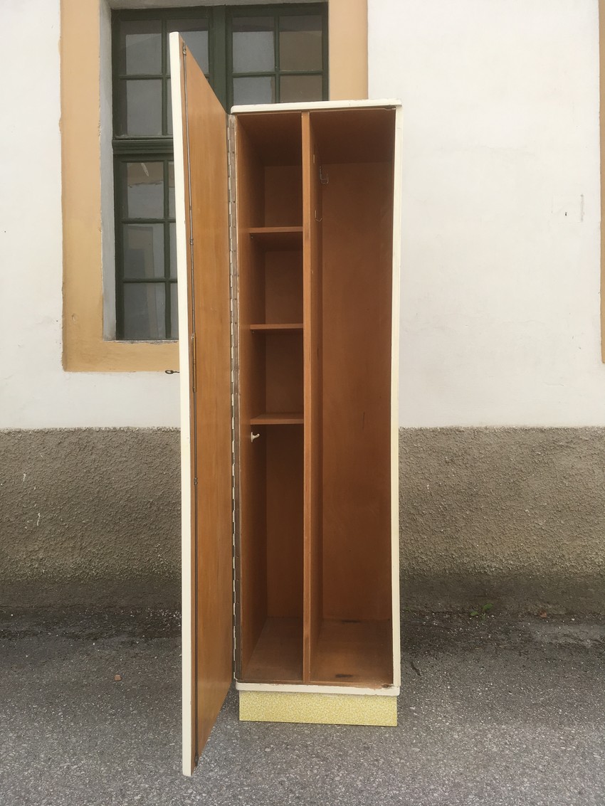 Kuechenschrank creme