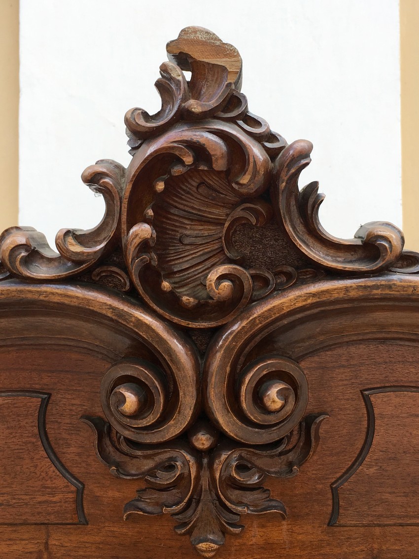 antiker Kleiderschrank