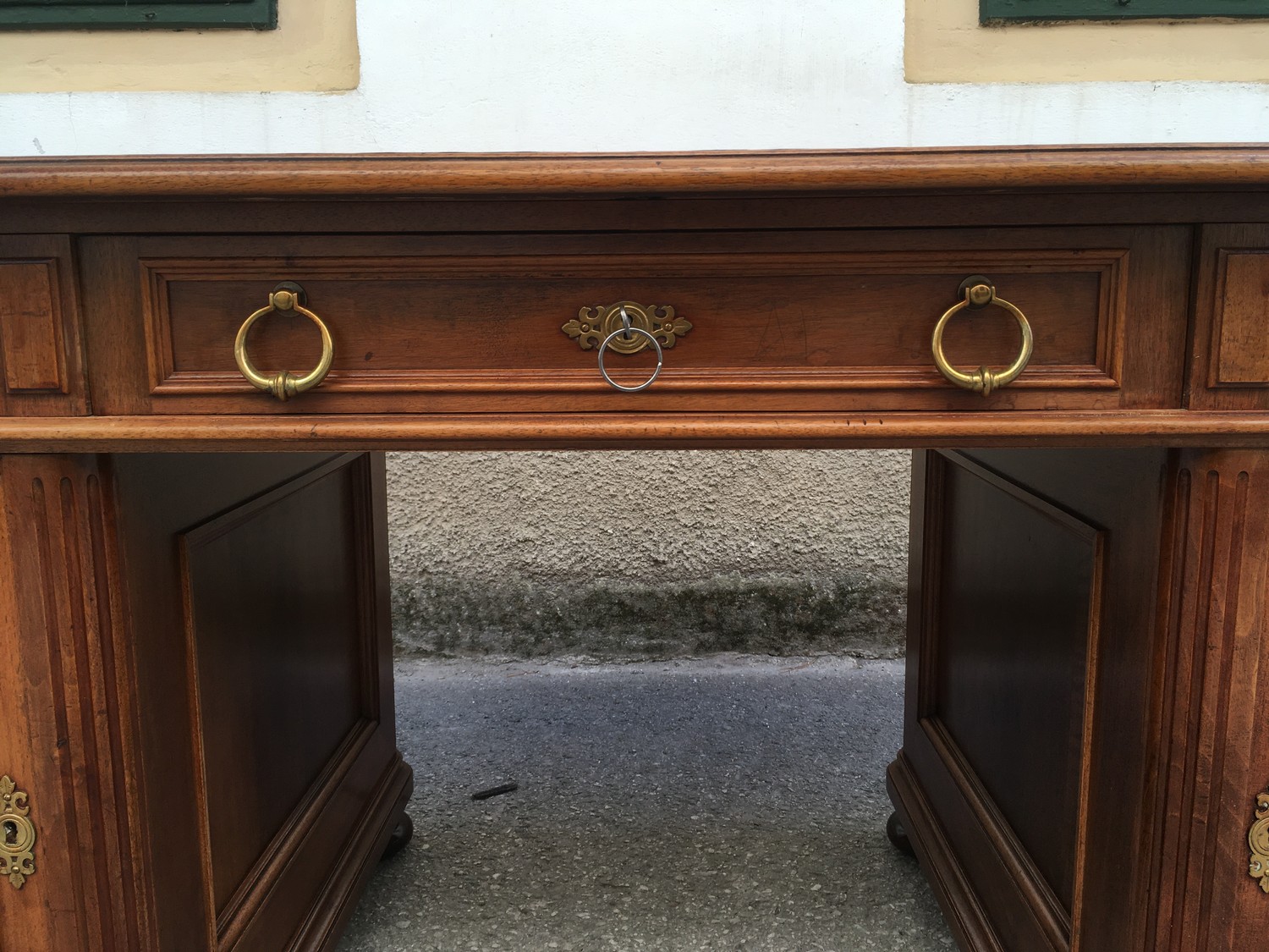 Schreibtisch Historismus antik restauriert groß Freisteher Herrenschreibtisch