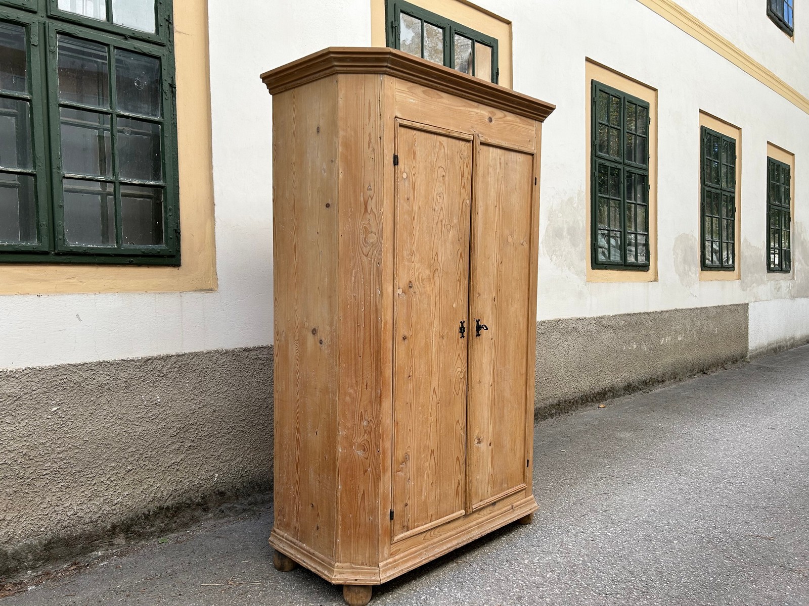 Bauernschrank Kasten Kleiderschrank Weichholz Landhaus alt antik 