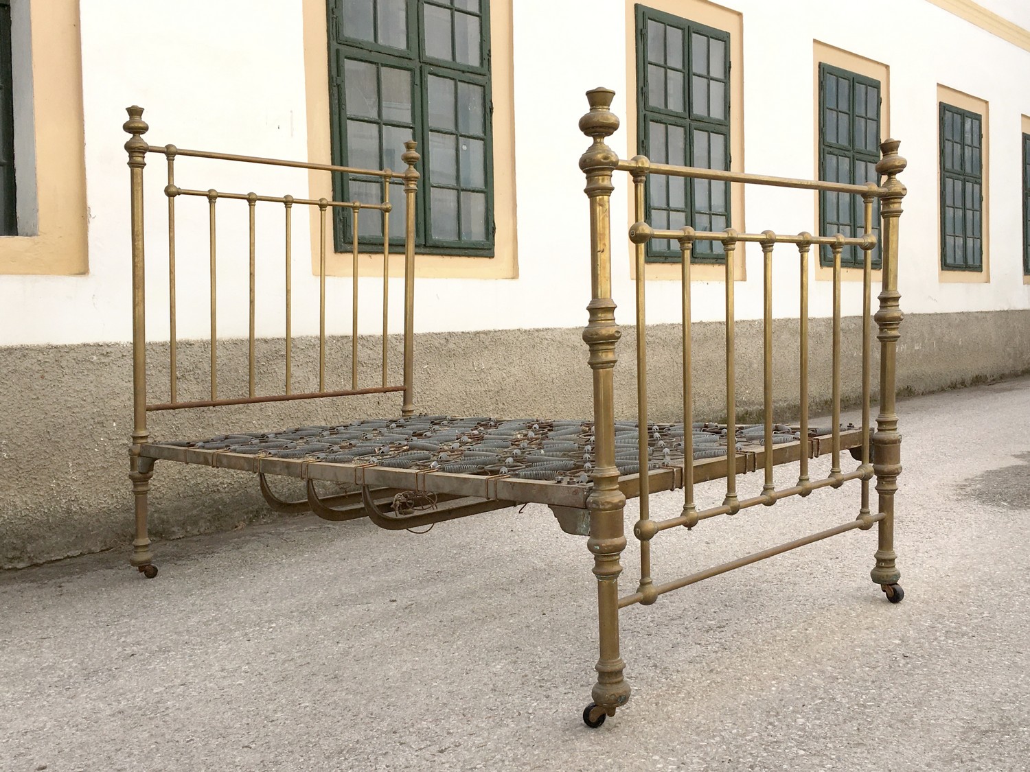 Messingbett Bett antik Jugendstil original goldfarben Messing Federrost