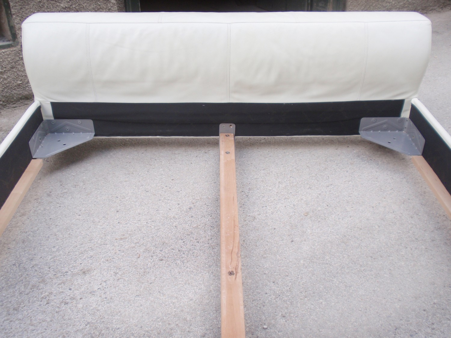 Bretz Bett Leder weiß creme Moon hoches Betthaupt Doppelbett 200x180
