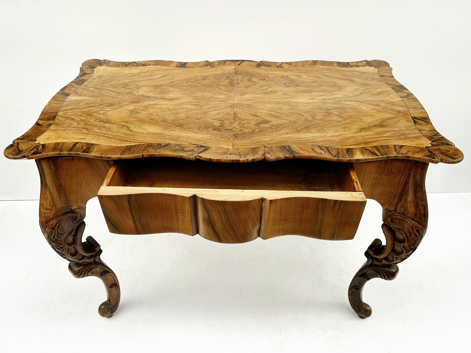 Tisch antik Biedermeier Nussholz Antiquität um 1800