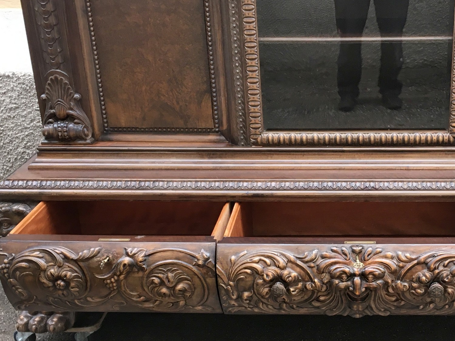 Bücherschrank großer antiker Schrank