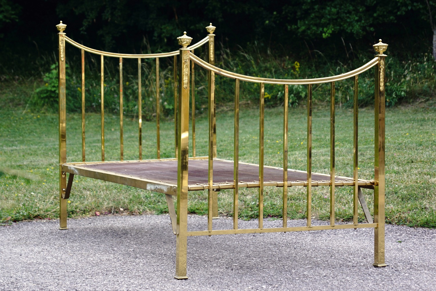 Bett Messingbett antik golden Messing Vintage mit Metallrost