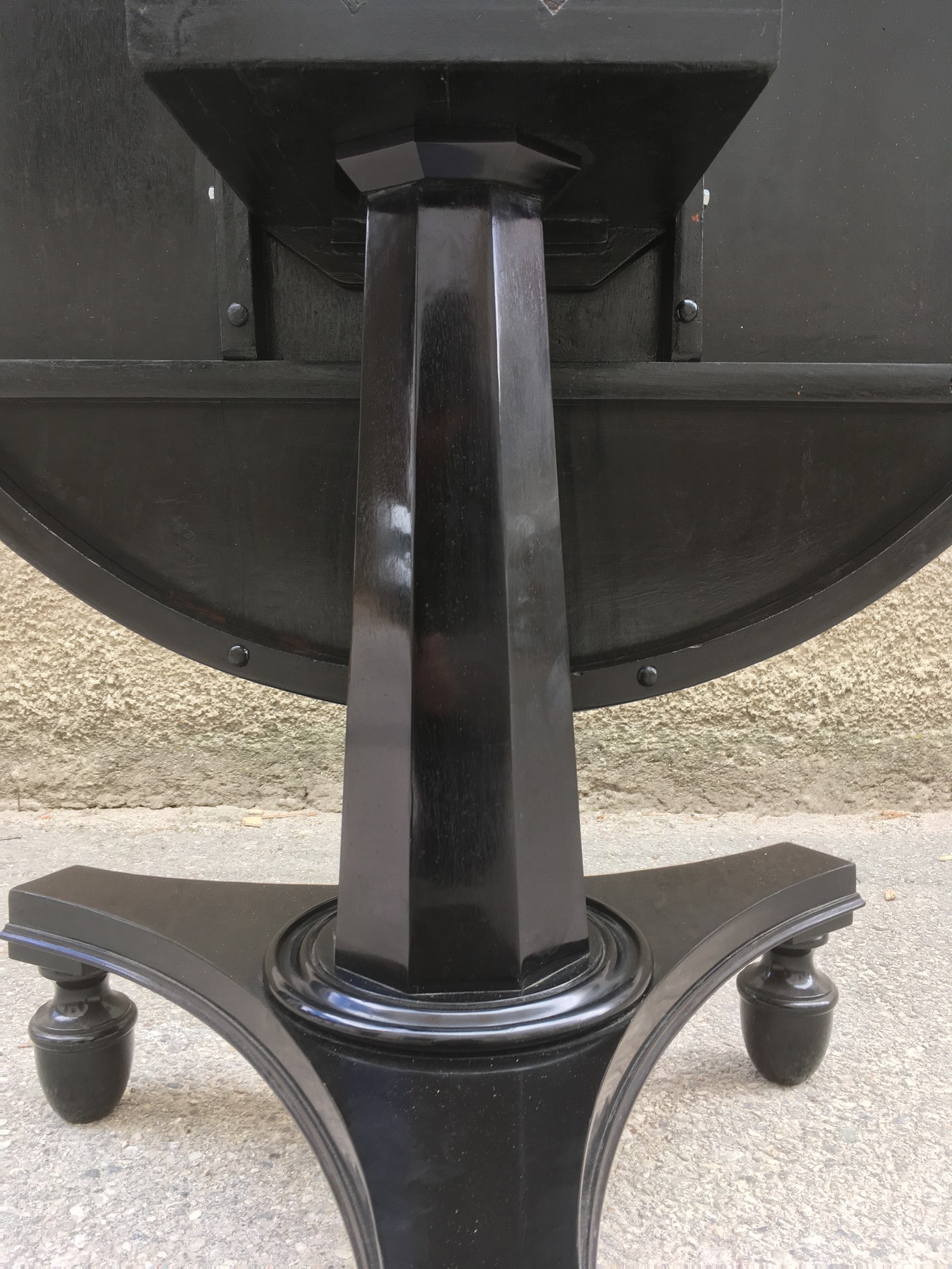 Tisch antiker runder Esstisch klappbar Speisetisch schwarz restauriert Empire Jugendstil Biedermeier Vollholz Antiquität