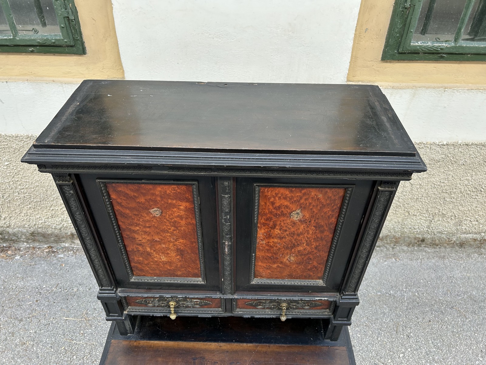 antiker Schreibtischsekretär Möbel Antiquität 1740 Schrank Möbel requisite Film Leihmöbel Schreibschrank