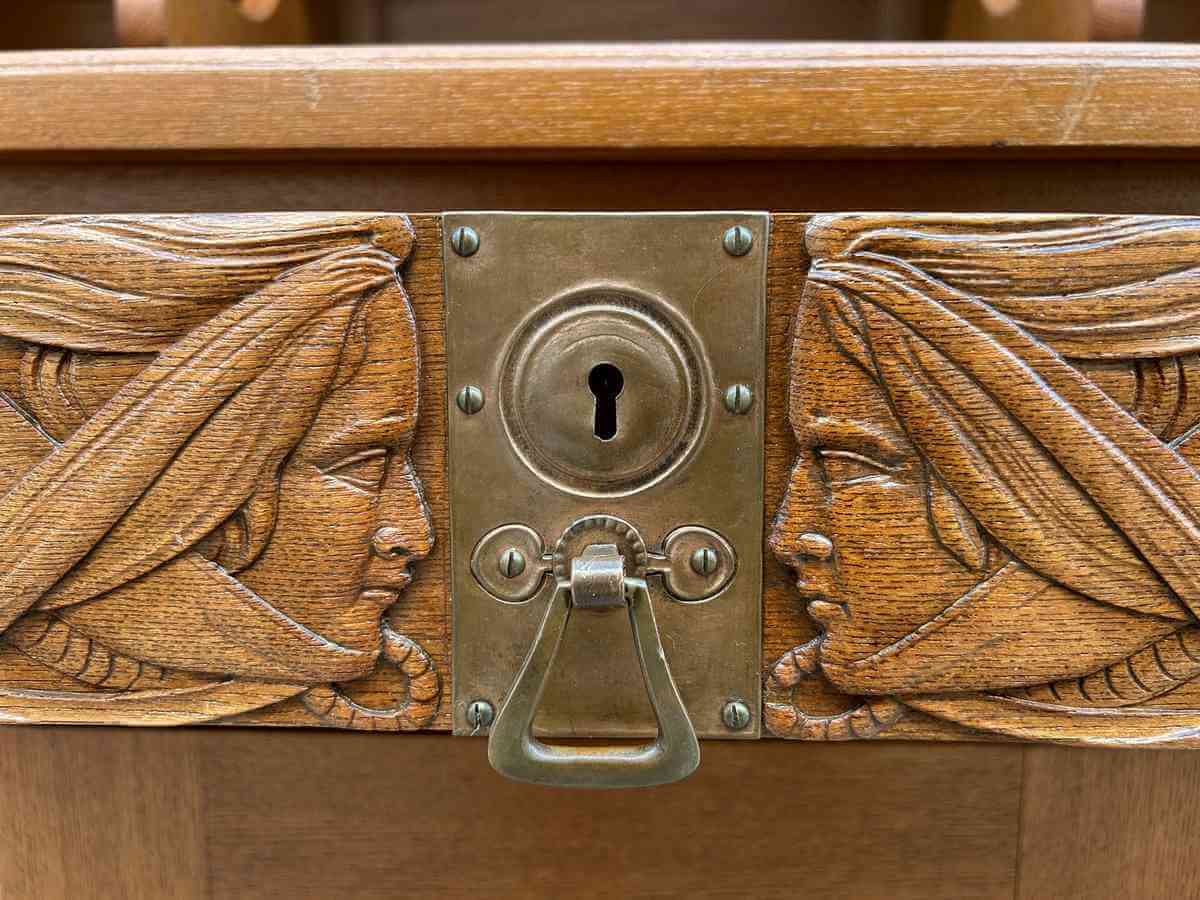 Jugendstil Möbel Antiker Schrank Jugendstil Anton Bembe Möbel Mainz Anrichte Art Deco Design Filmrequisite Leihmöbel gesichter geschnitzt