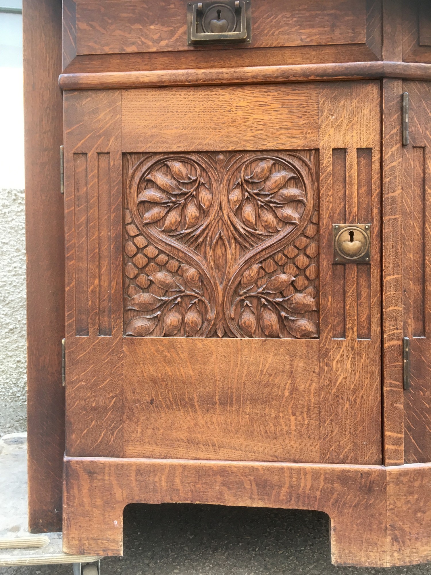 Kredenz August Ungethüm Jugendstil antik Kolo Moser Blätter Herzen Buffetschrank Schrank Buffet