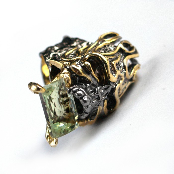 Ring 925 Silber Edelsteine Amethyst grün Totenkopf Flammen Ring 925 Silber Edelstein Amethyst Skull Totenkopf Flammen handgefertigt Einzelstück Herrenring