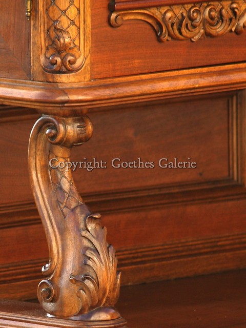 Schrank antik große Kredenz Möbel mit Fratzen Satyr um 1870