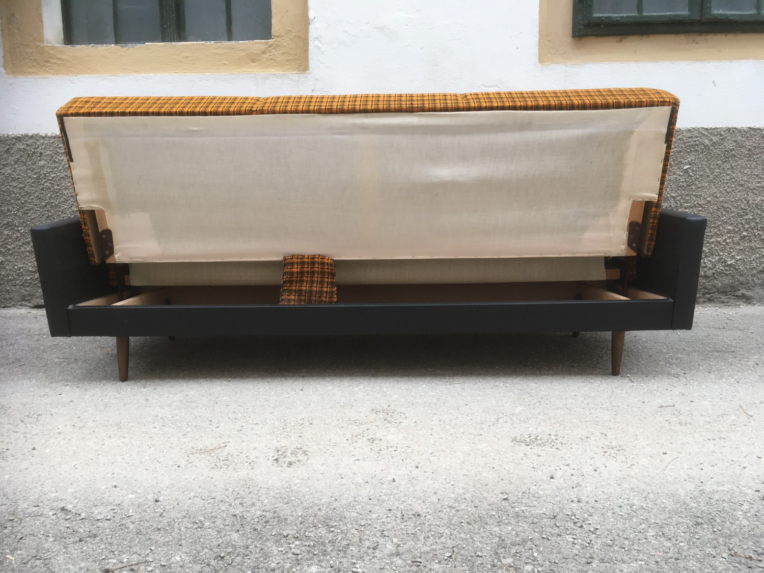 Sofa Retro Bett Schlafsofa Design Lounge Möbel gebraucht senfgelb Bettbank Stauraum