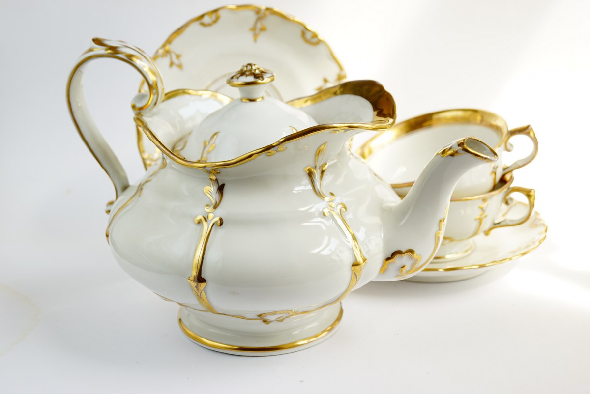 Antike Biedermeier Teekanne Porzellan elfenbein Goldverzierung