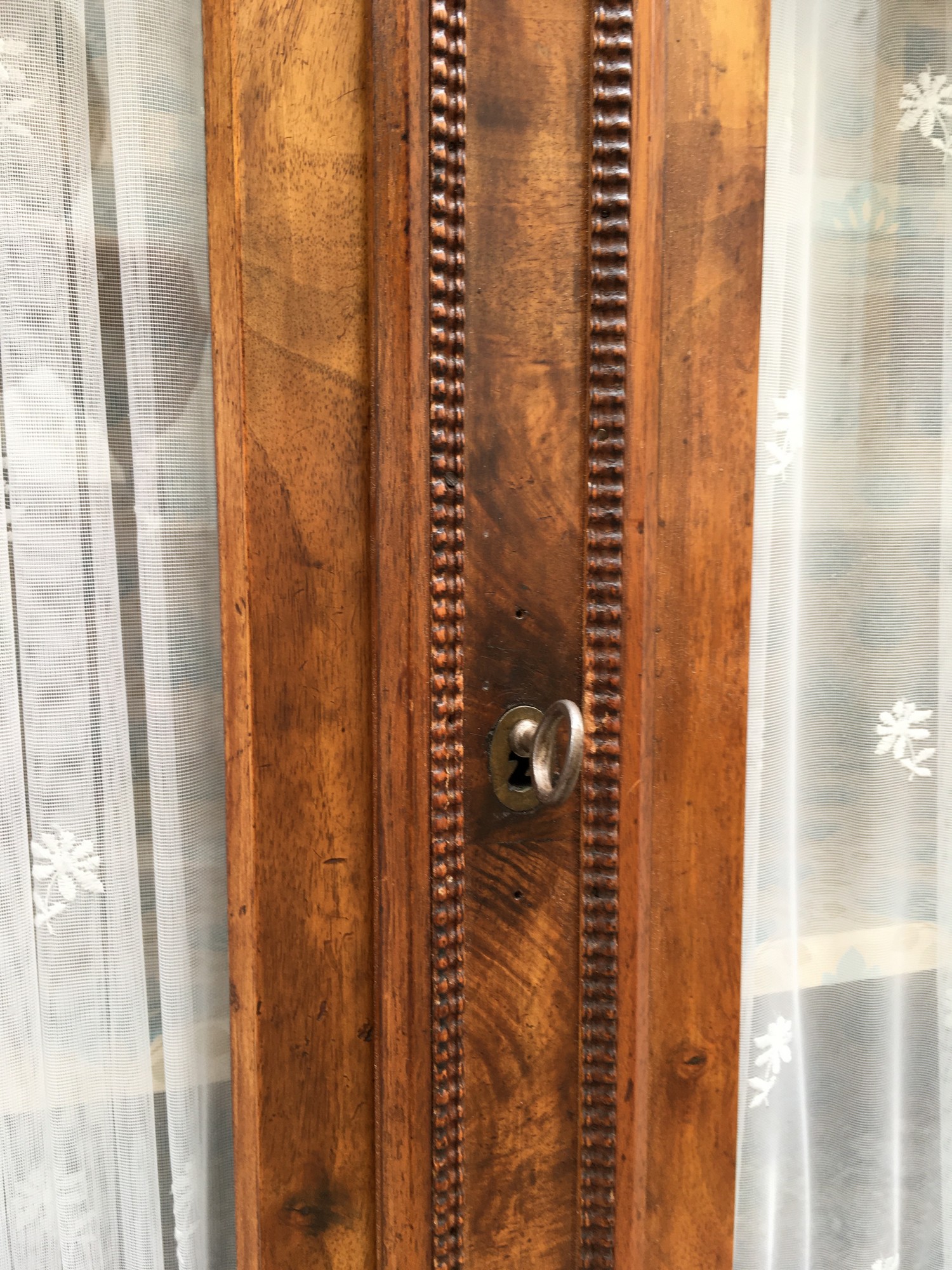 Bücherschrank Vitrinenschrank antik Schrank Biedermeier Nussholzfurnier