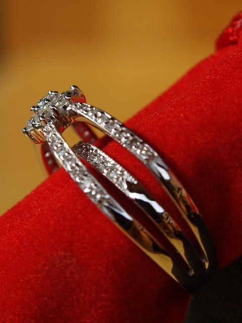 Damenring 750 WG Brillanten Diamanten