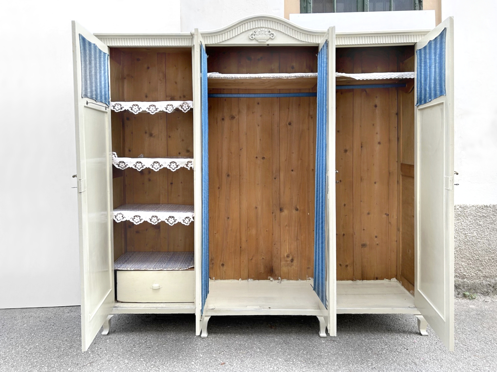 Kleiderschrank antik weiß Vintage Dielenschrank