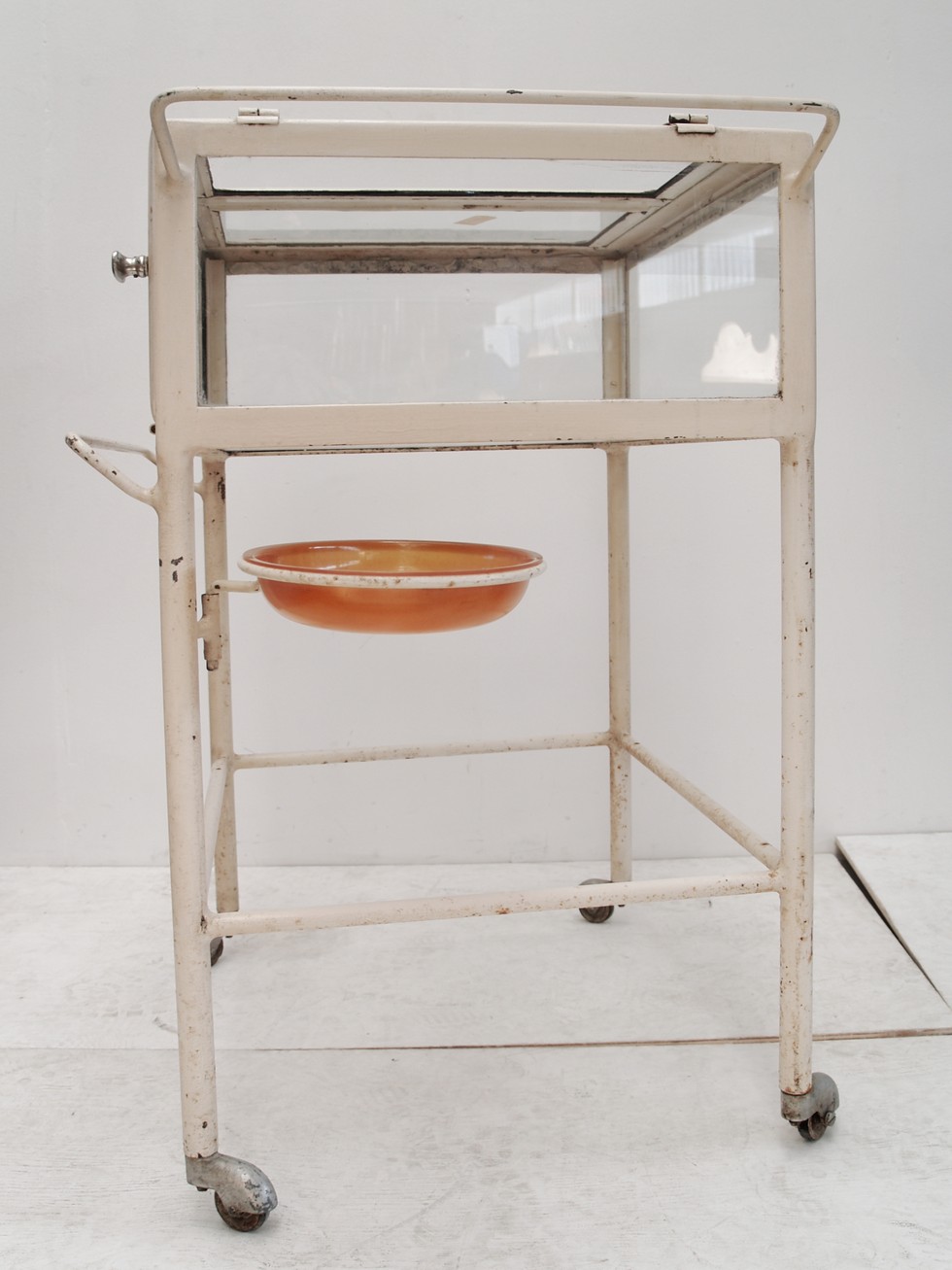 Beistelltisch Arzttisch Bauhaus Metall creme Industrialdesign Retro Möbel Vintage