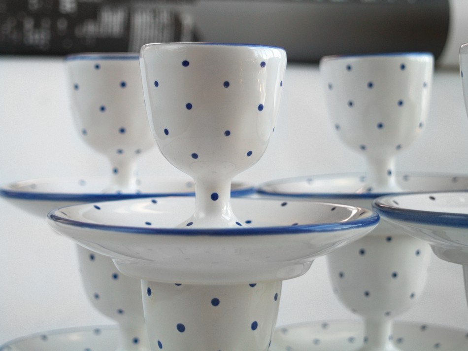 Eierbecher mit Fuß Gmundner Keramik blau getupft neuwertig