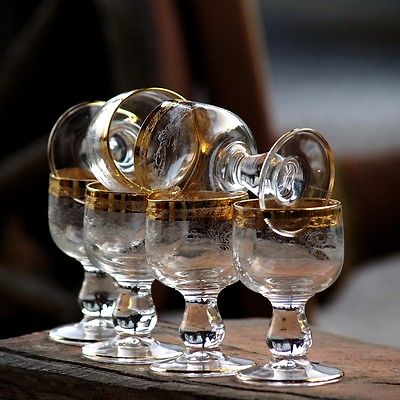 Goldrand Gläser Likör Kristallgläser Handarbeit Set vitrinengepflegter Zustand Goldrand Gläser Likör Kristallgläser Handarbeit Set vitrinengepflegter Zustand