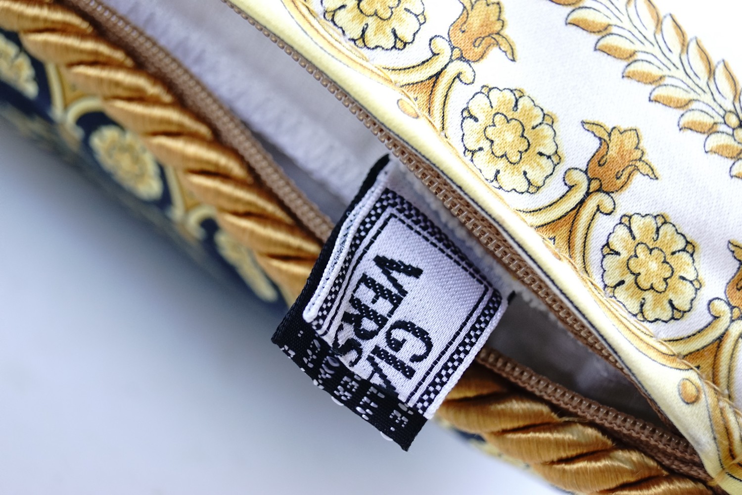 Versace Kissen gold-weiß Design * I ♡ BAROQUE Medusa blau Design für's Sofa