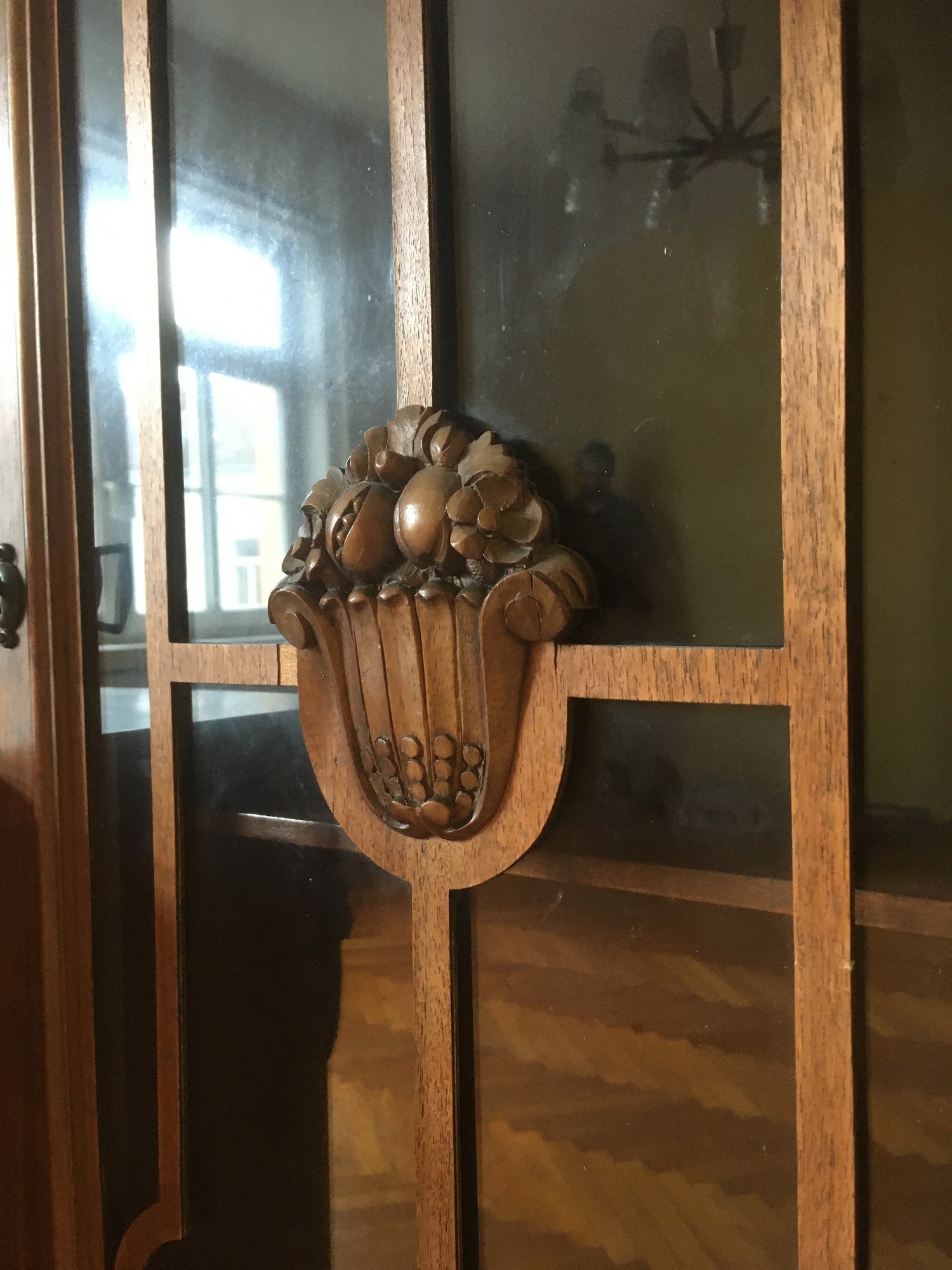 Geschirrschrank antik Vitrine Kredenz Vollholz SChrank Spiegel beschnitzt