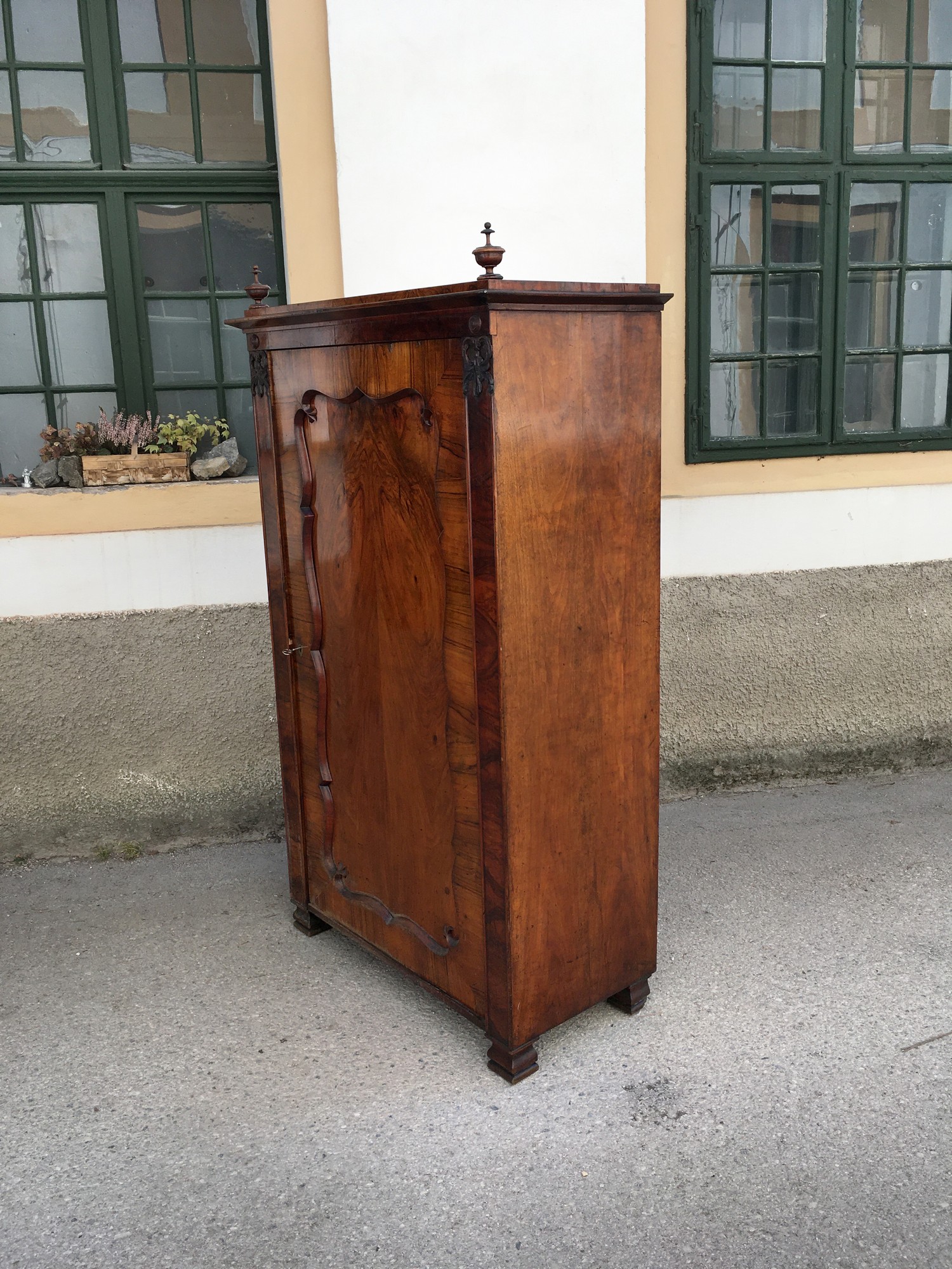 Schrank Kleiderschrank Biedermeier Nussholz Original Brezelschrank antik