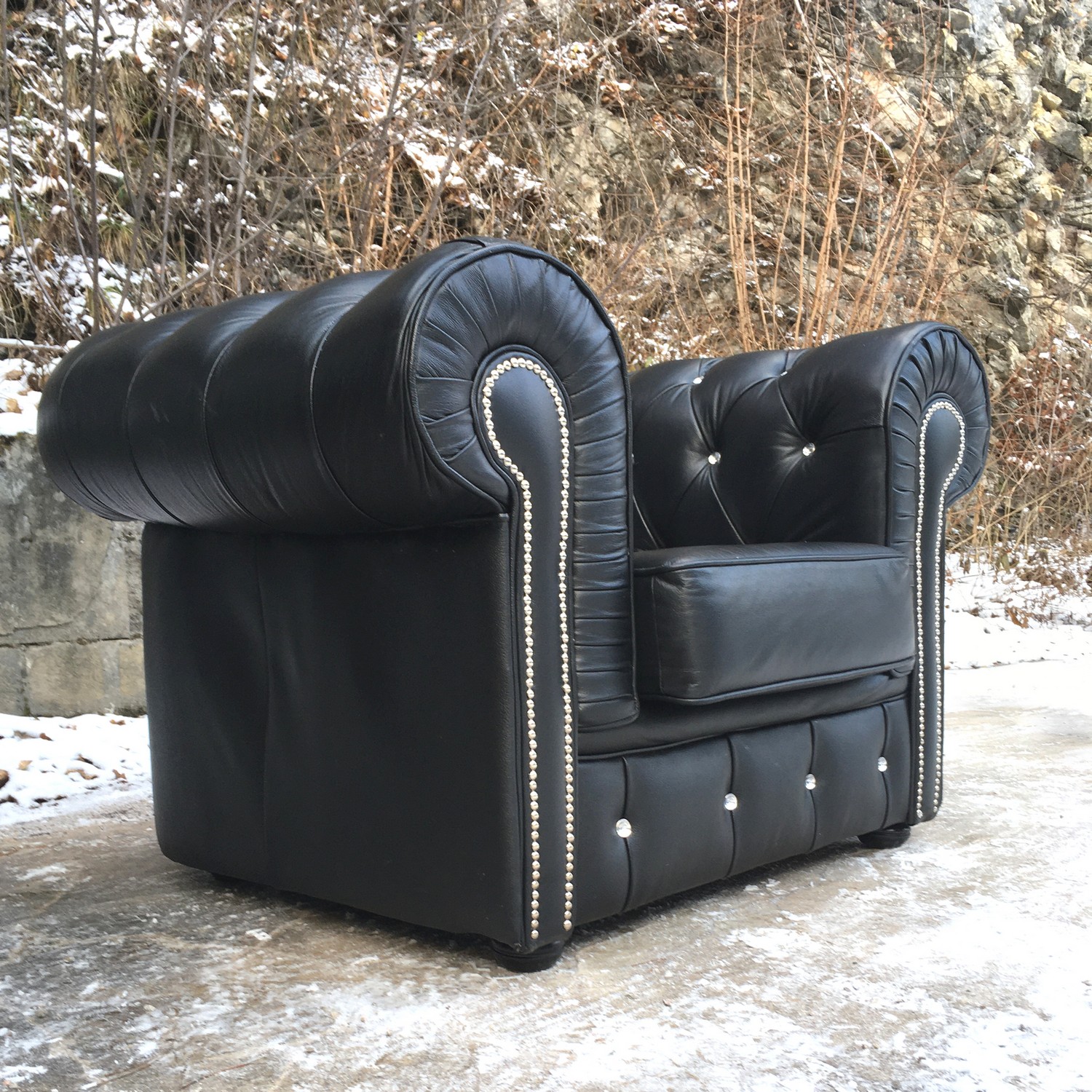 Chesterfield Sessel Clubsessel schwarz mit Kristallsteinen Knopfheftung Fauteuil