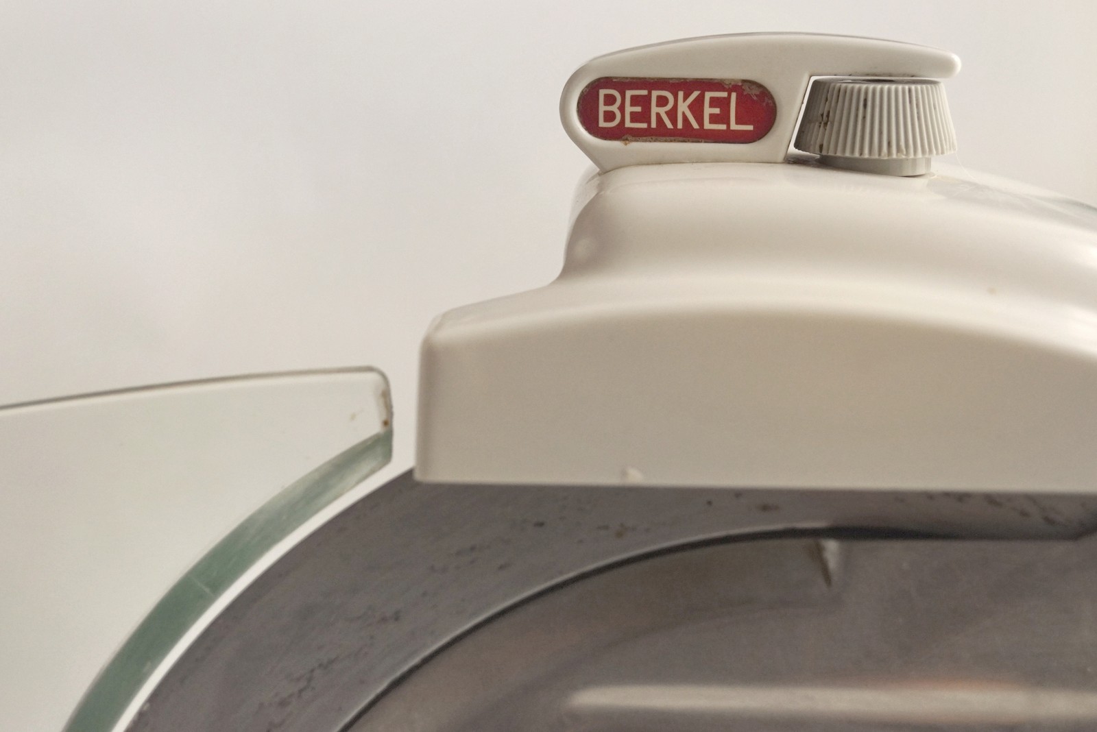 Vintage Berkel Aufschnittmaschine Mid Century 836 beige Design proisciutto Brotmaschine Brotschneidemaschine Küchengerät Retro Küche Retroküche Küchenmaschine proisciutto 50s 60er-Jahre