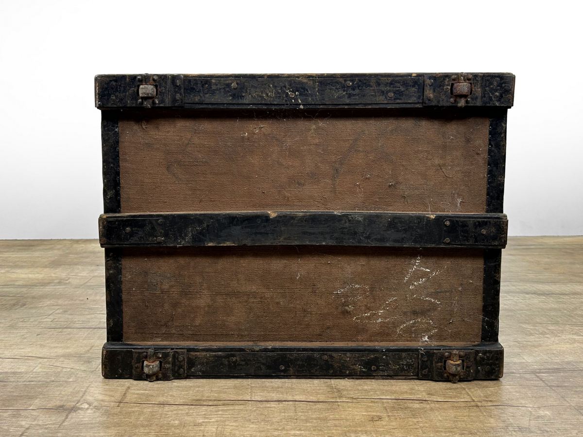 truhe antik