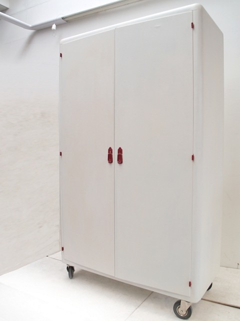 Vintage Schrank weiß rot