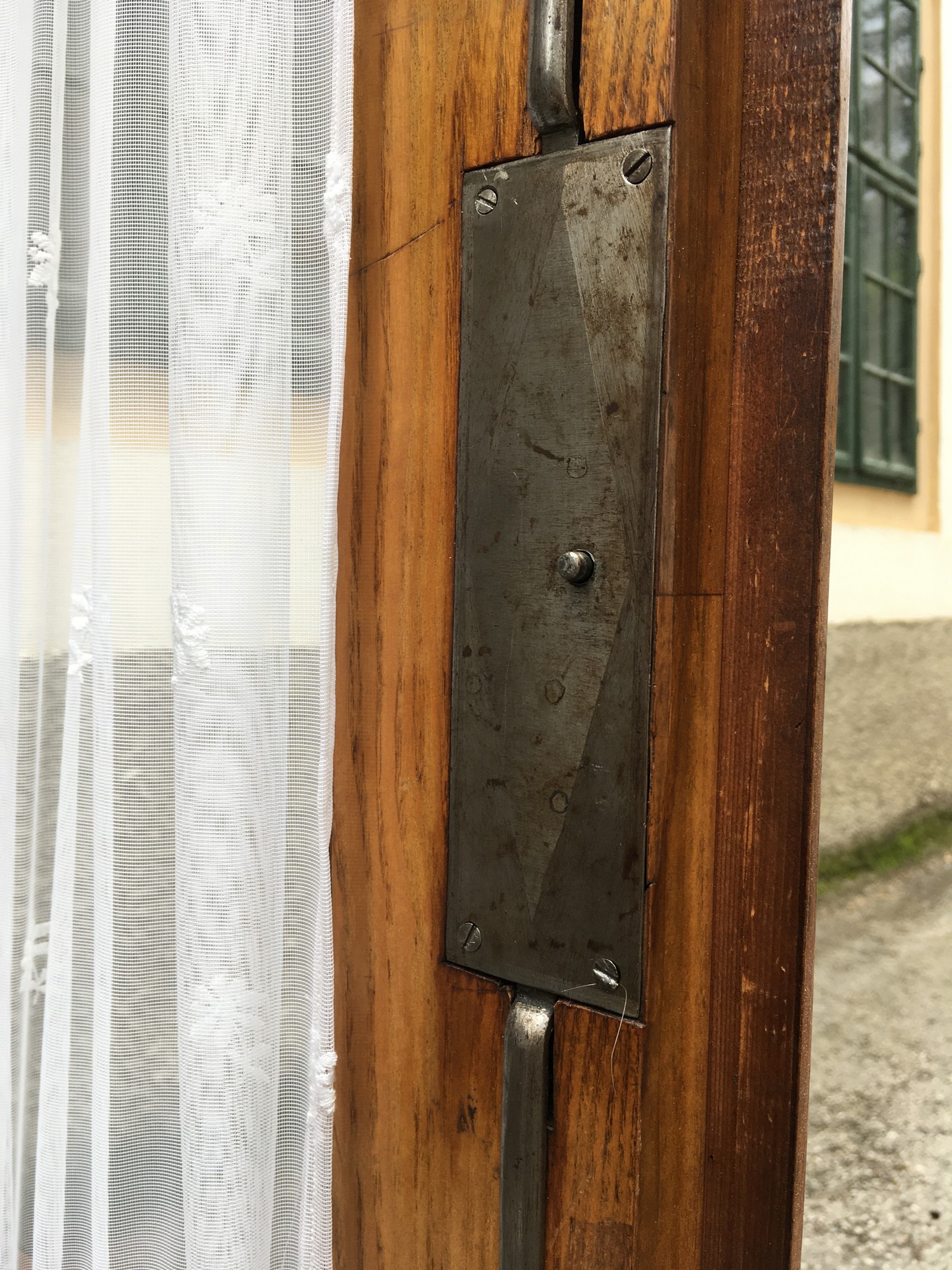 Bücherschrank Vitrinenschrank antik Schrank Biedermeier Nussholzfurnier