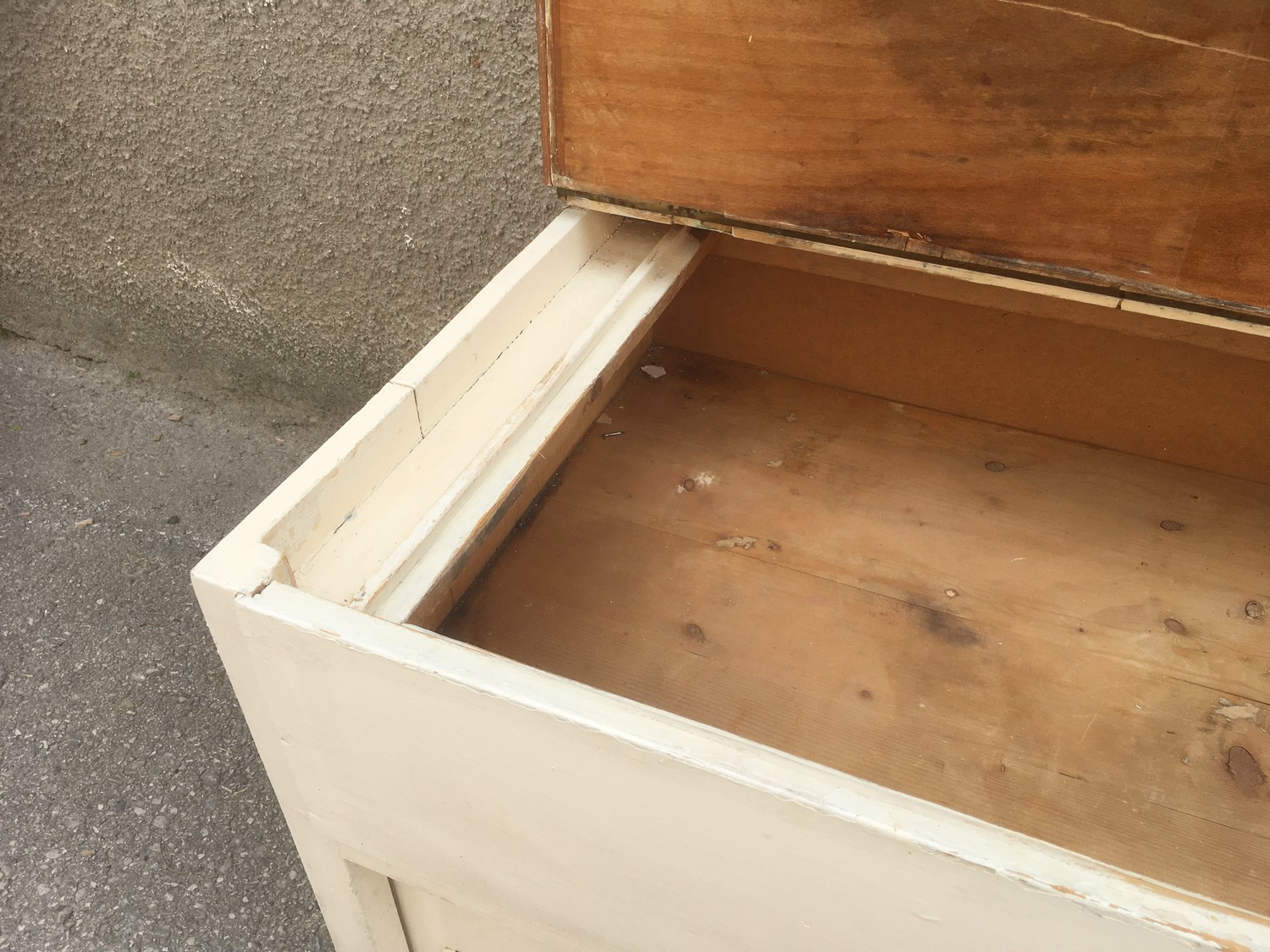 Kommode Vintage weiß Vollholz antik Omas Küchenschrank 30er-/40er-Jahre Schiebetüren Truhe