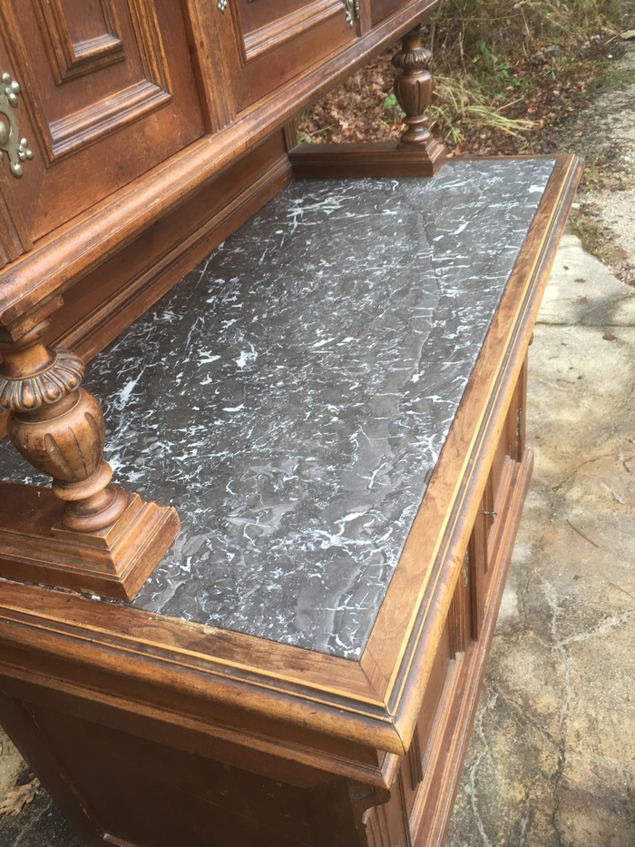 Marmorplatte Schrank antik